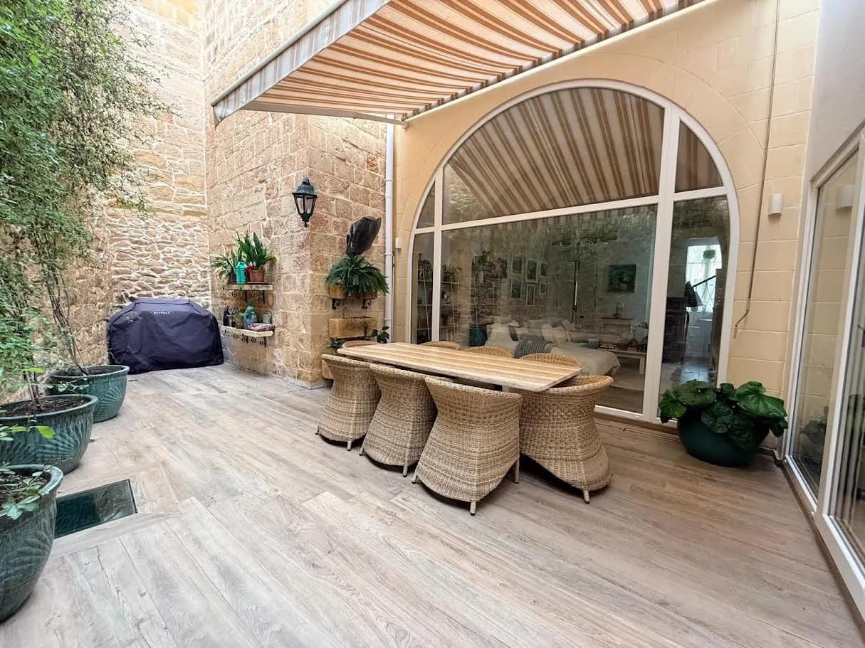 Luxury Restored 3 Bedroom House of Character in Birkirkara Malta — foto 3
