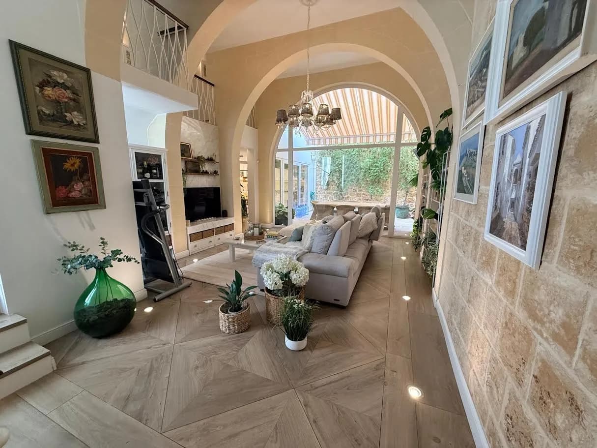 Luxury Restored 3 Bedroom House of Character in Birkirkara Malta — foto 8